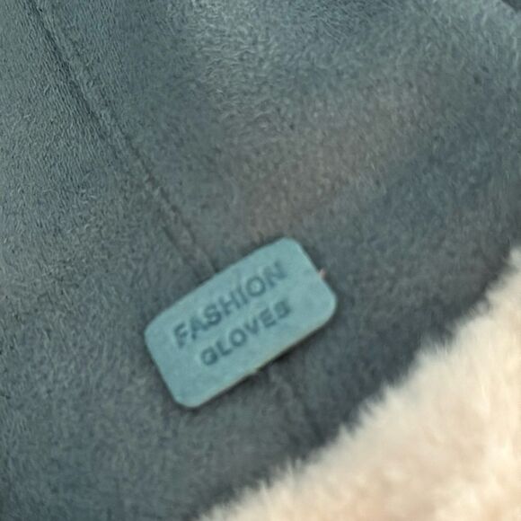 Blue Warm Winter Touchscreen Gloves - Faux Suede & Faux Fur - Picture 4 of 7